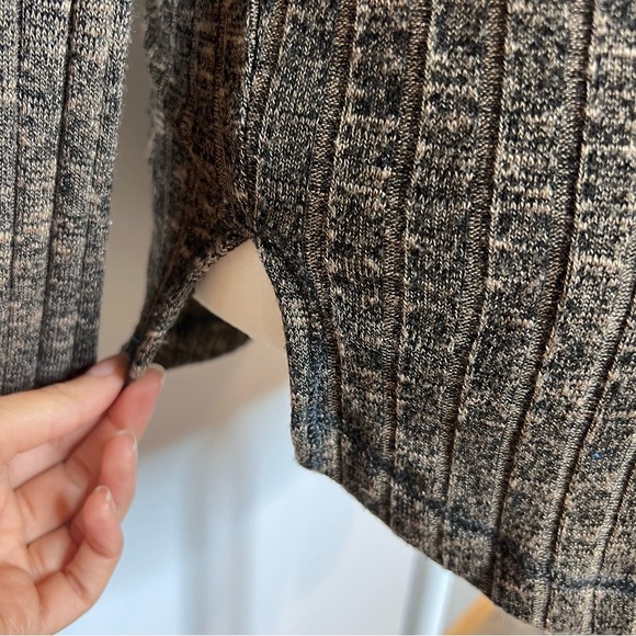 MICHAEL STARS Drapey Long Sleeve Tee. Size OS - Picture 5 of 7